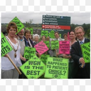 Tim And Nhs Sos Campaigners Celebrate The Cardiac Unit - Grass, HD Png Download