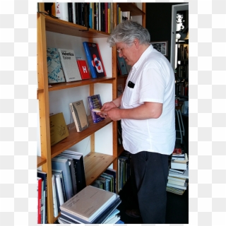 Lars Arranging His Books - Shelf, HD Png Download