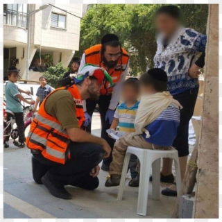 Medic Dons Clown Costume To Treat Israeli Boy Hit By - Toddler, HD Png Download