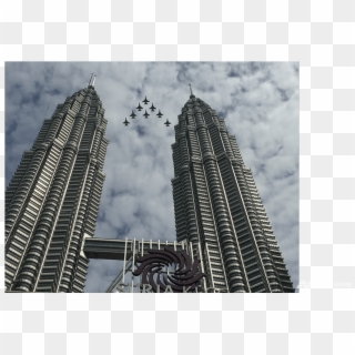 South Korea's Black Eagles Perform Fly-by Over Kuala - Petronas Twin Towers, HD Png Download