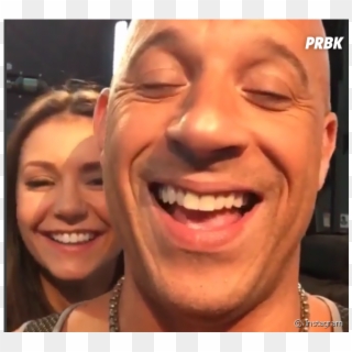 Nina Dobrev E Vin Diesel Se Divertem Em Bastidores - Nina Dobrev E Vin Diesel, HD Png Download