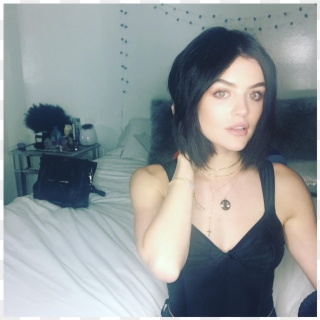 Lucy Hale Redevient Brune - Lucy Hale Hair 2017, HD Png Download