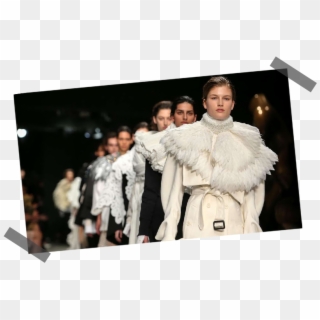 Moore Muses Burberry - Fur Clothing, HD Png Download