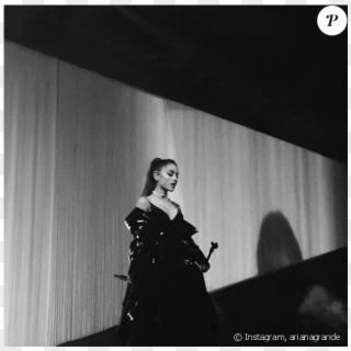 Ariana Grande A Publié Une Photo D'elle Sur Sa Page - Monochrome, HD Png Download