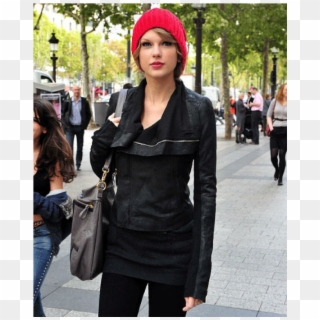 Most Coats Either Come In Cocoa Or Dark - Outfits With Red Beanies, HD Png Download