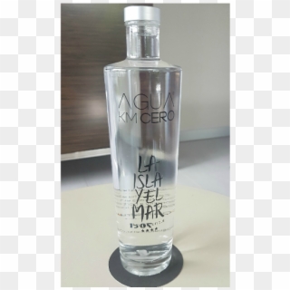 Botella De Agua De Km 0 Servida En El Hotel - Agua Km Cero, HD Png Download