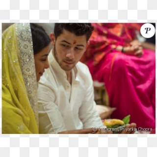 Nick Jonas Et Priyanka Chopra En Cérémonie Roka À Mumbai - Priyanka Chopra Wedding, HD Png Download