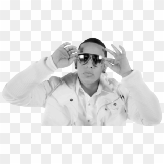 Share This Image - Daddy Yankee In White, HD Png Download -  1000x546(#5860288) - PngFind