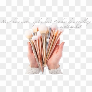 Lifestyle Beginners Must Have Make- Up Brushes/ Brochas - Makeup Brushes In Hand, HD Png Download